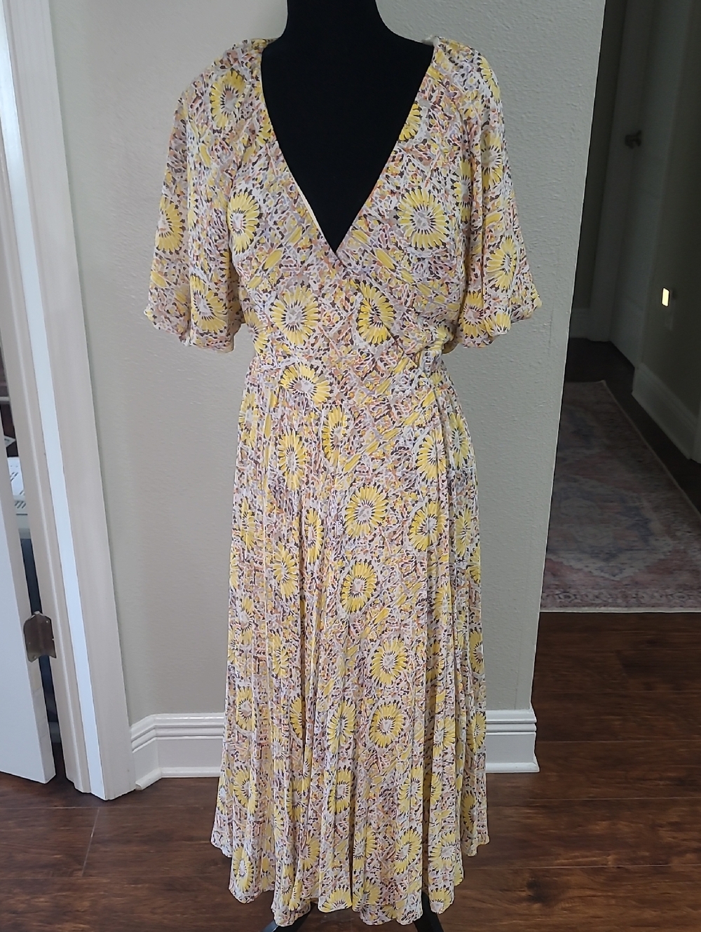 Axara Paris Yellow Floral V-Neck Maxi Dress Size Small